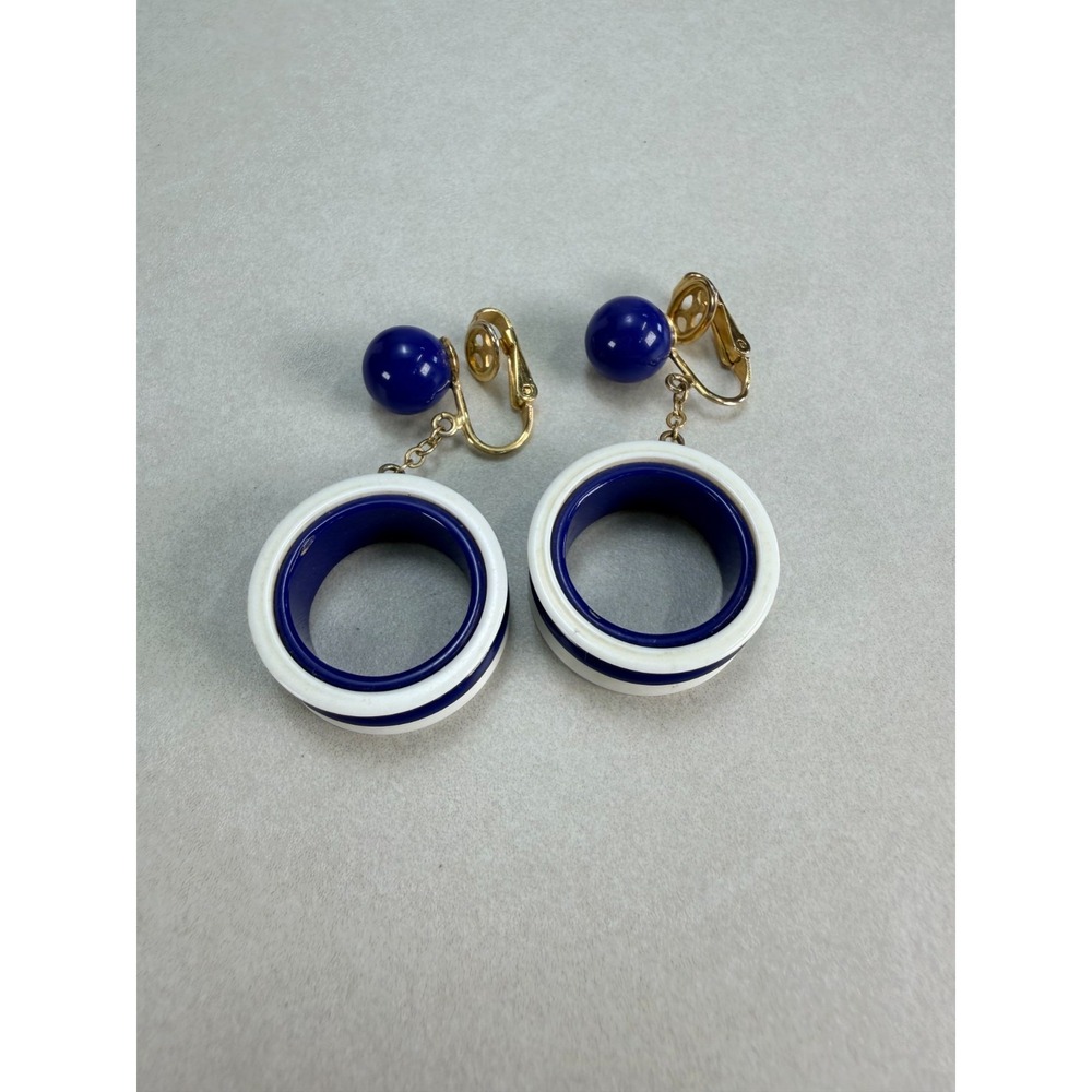 Vintage Trifari Blue White Lucite Ring Gold Tone Clip On Dangle Earrings Signed